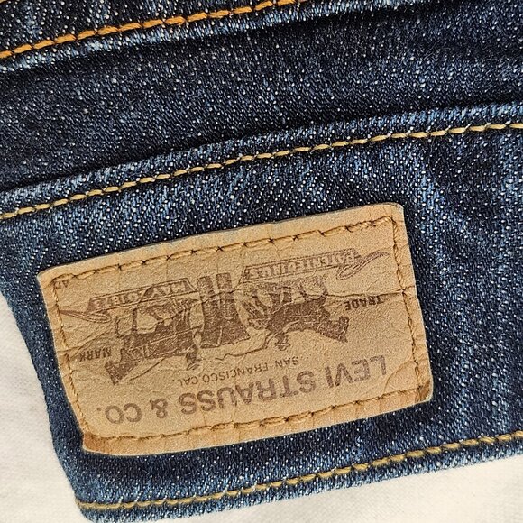 Classic Levi's 526 Slender Boot Cut Denim Jeans Women's 10M Dark Wash - Picture 4 of 14